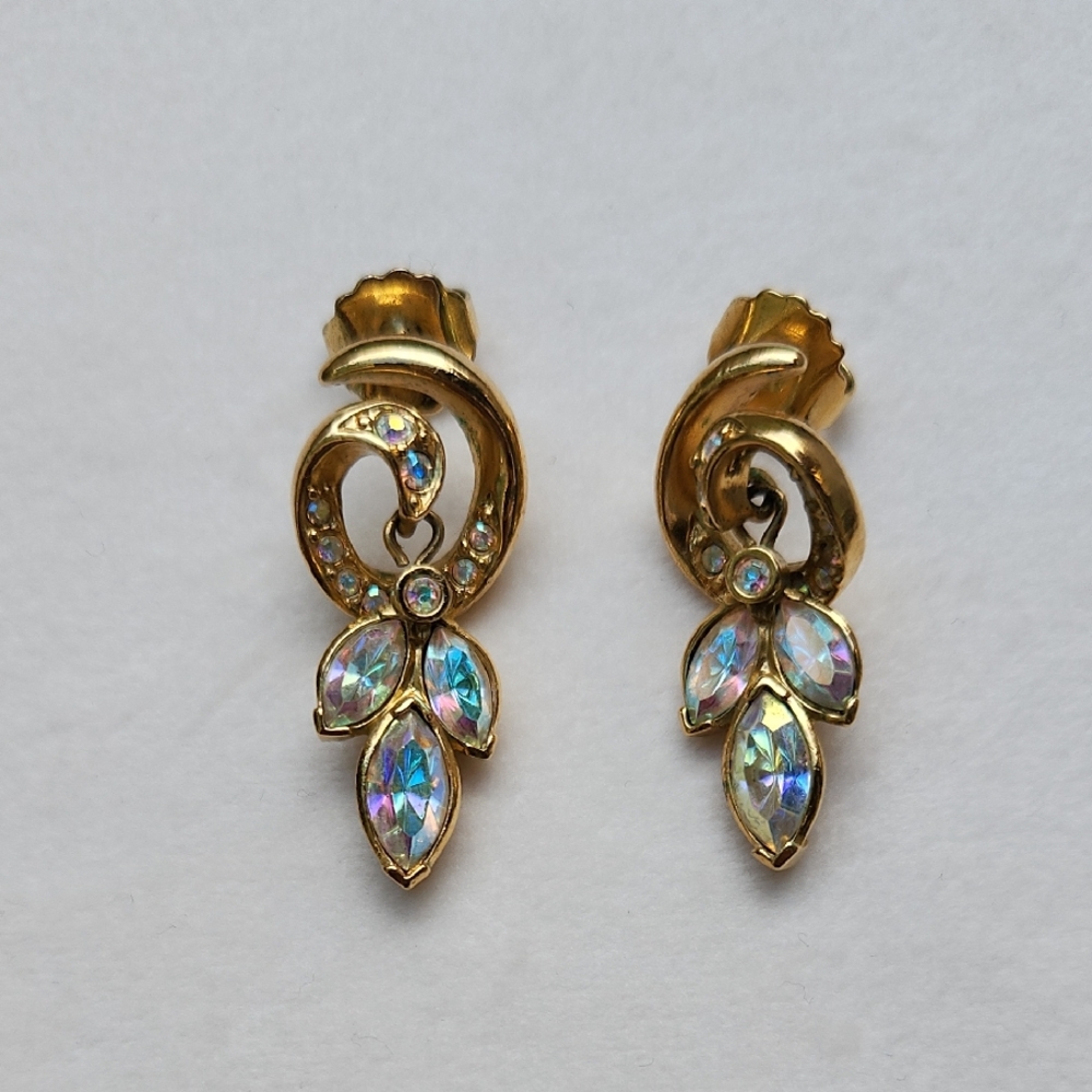 Avon Gold Tone Iridiscent Earrings 1 Inch